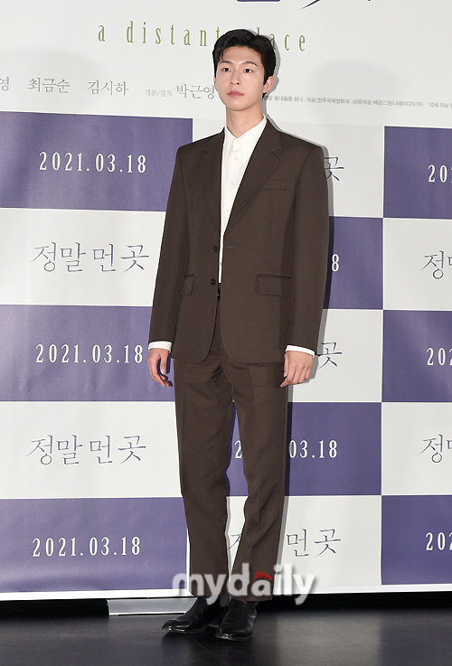 [MD포토] 홍경 훤칠한 수트핏