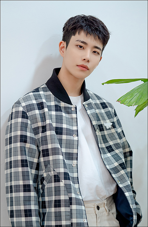 [MD포토] 아스트로 MJ, 남성미 가득