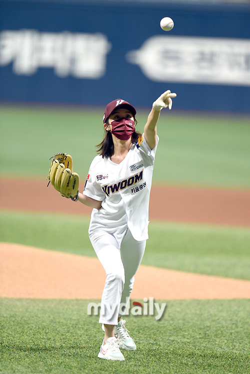 [MD포토] 원더걸스 헤림 힘차게 던져요