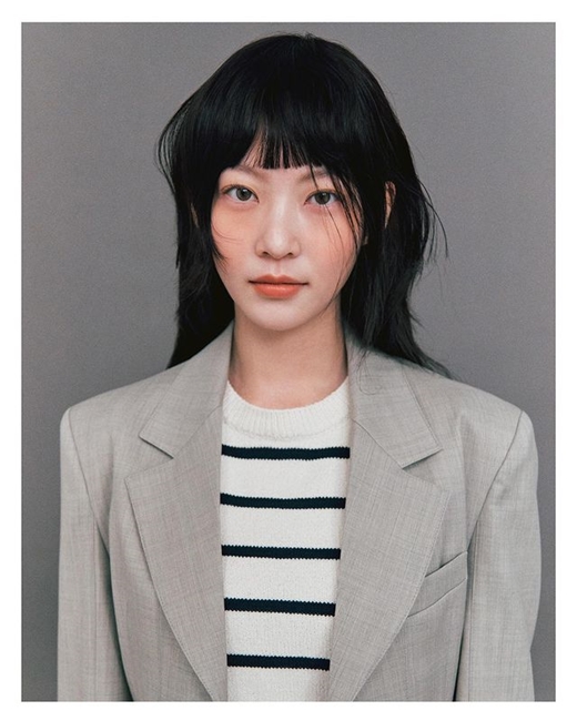 공승연, 사랑스러운 흑발 뱅헤어…확 달라진 분위기