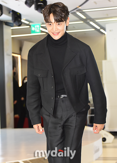 샤이니 민호 이리 보고 저리 봐도 조각상 [MD화보]