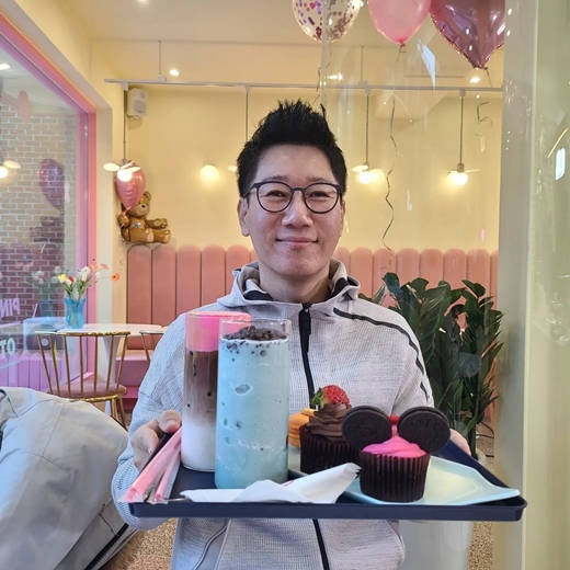 김수용, 가로수길 데이트했네? 연인 아님 누구길래