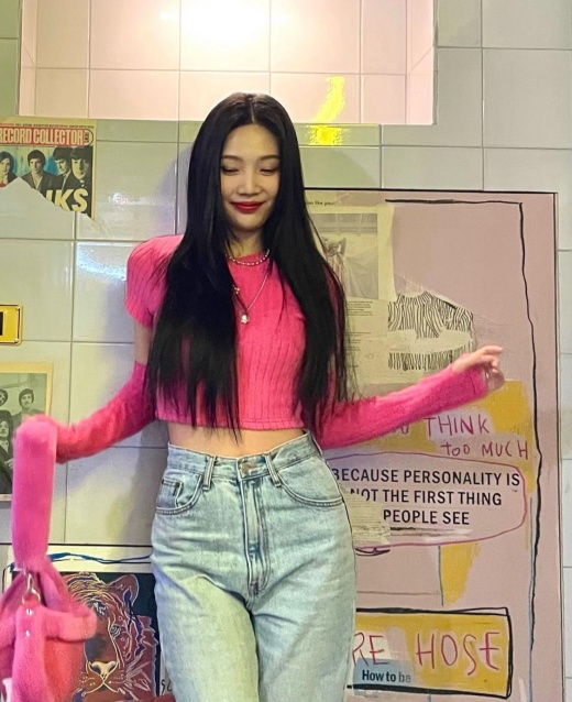크러쉬♥ 조이, 와인잔에 비친 상대…데이트 현장에 설렘 가득