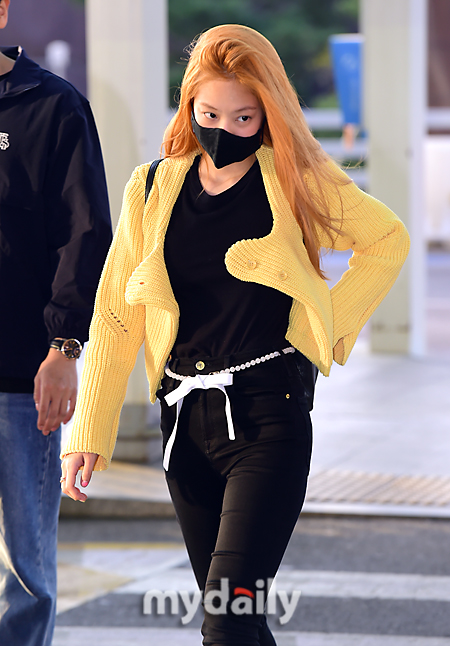 [MD포토] 블랙핑크 제니 황금빛 노을에 물든 오렌지 헤어