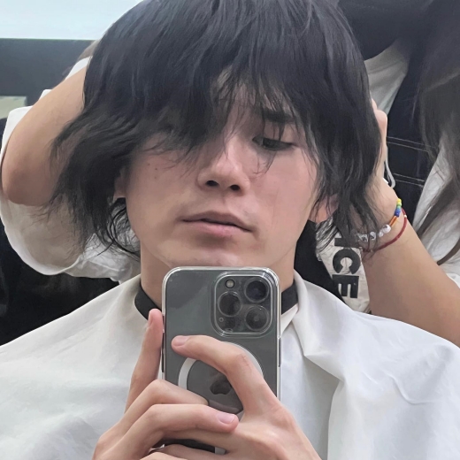 옹성우 맞아? 몰라보게 달라진 근황…동료배우들도 깜짝