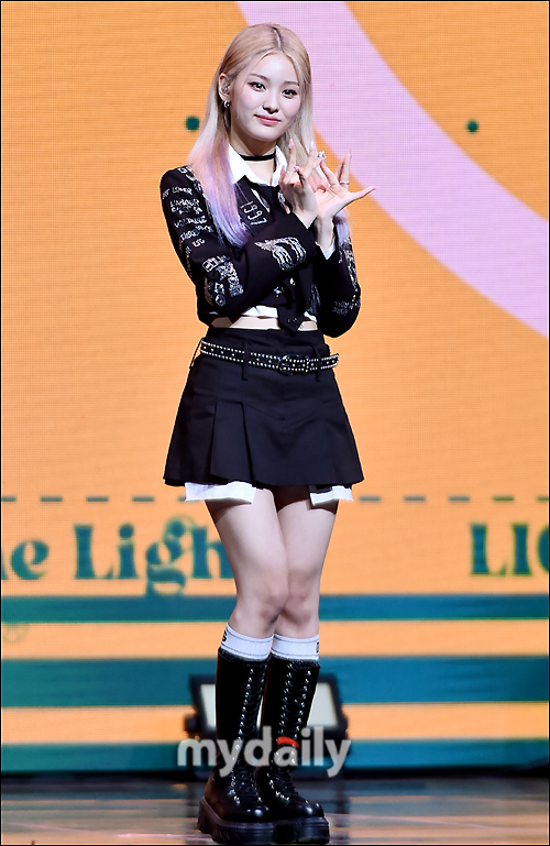 라잇썸 상아, 손하트 예쁘게~ [MD포토]