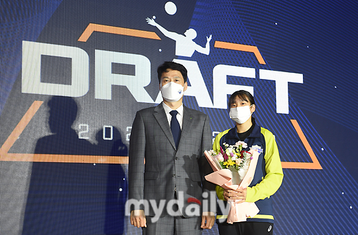 [MD포토] 김사랑 현대건설이 지명한 선수