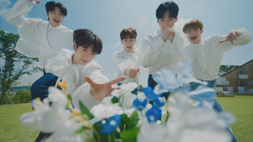제로베이스원, 타이틀곡 인 블룸 MV 티저 공개…찬란한 청춘