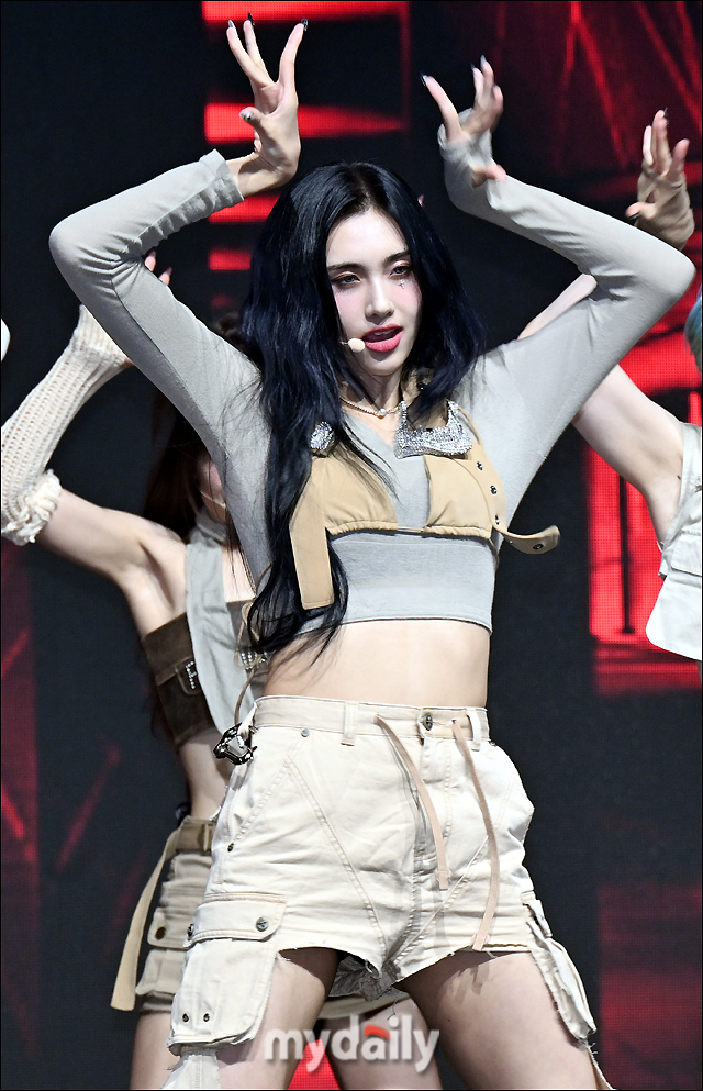 [MD포토] 에버글로우 아샤, 돋보이는 섹시미