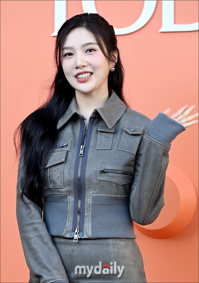 [MD포토] 레드벨벳 조이, 미소도 상큼 손인사도 상큼