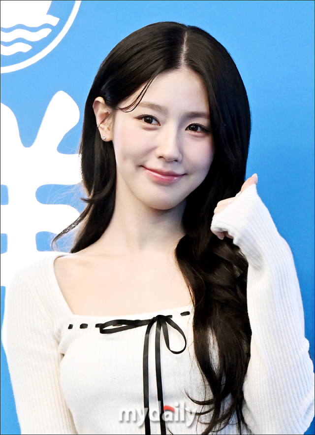 [MD포토] (여자)아이들 미연, 행복하게 엄지척!