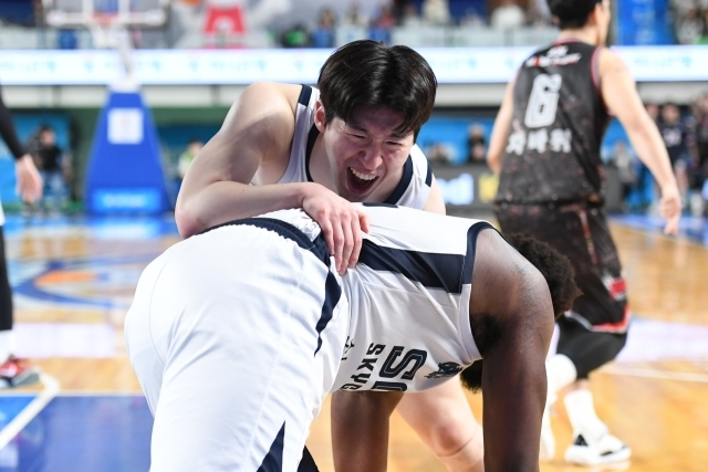 이정현 경기 뒤집는 연속 9득점 포함 35점 대폭발, 소노 대역전극, 가스공사에 극적인 1점차 승리