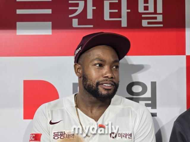 “관중, 팔 (그라운드에)넘어왔어” 김성욱 논란의 홈런…바로 밑에서 본 영웅들 29세 외인 ‘소신발언’[MD고척]