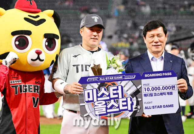 [MD포토] 미스터 올스터 수상한 KIA 최형우