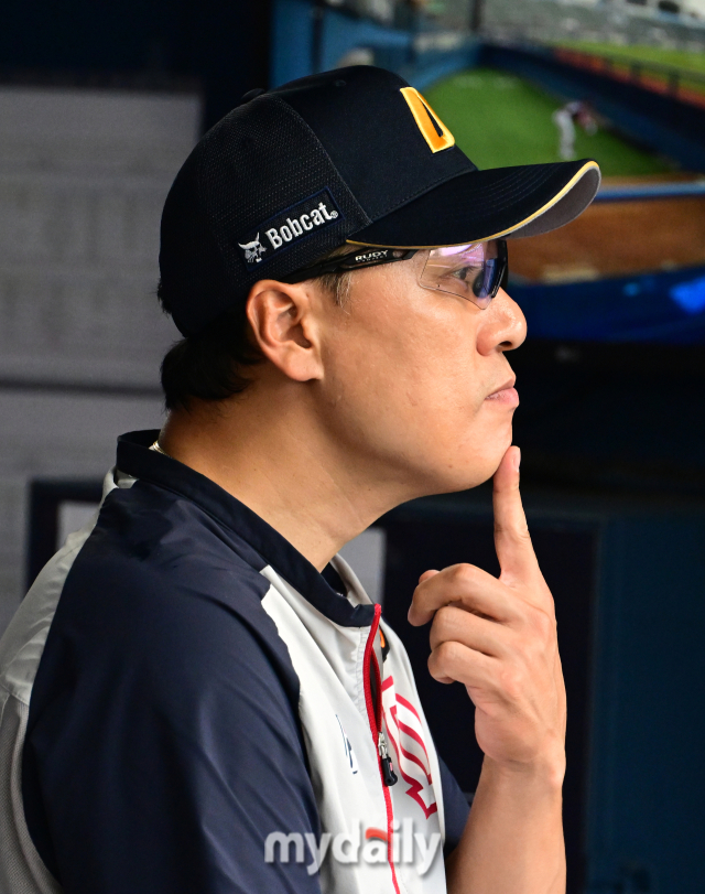[MD포토] 이승엽 감독의 작전은?