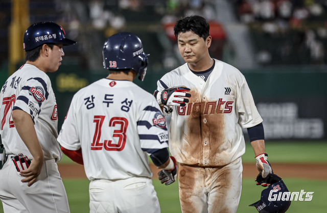 헤드퍼스트 슬라이딩은 벌금인데…트레이드 복덩이가 보여준 투지, 롯데는 벌써 유리몸 탈출 계획 잡았다
