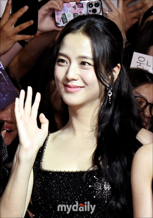 [MD포토] 블랙핑크 지수, 손인사에 심쿵