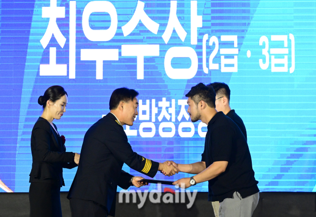 [MD포토] 소방안전관리대상 2급.3급 최우수상 수상한 SK머티리얼즈퍼포먼스 박수현 소방안전관리자