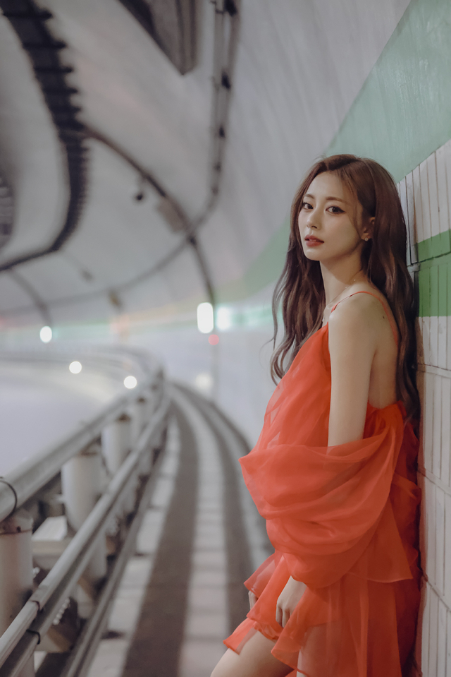 쯔위, 독보적인 우아함…MV 비하인드 컷 보니