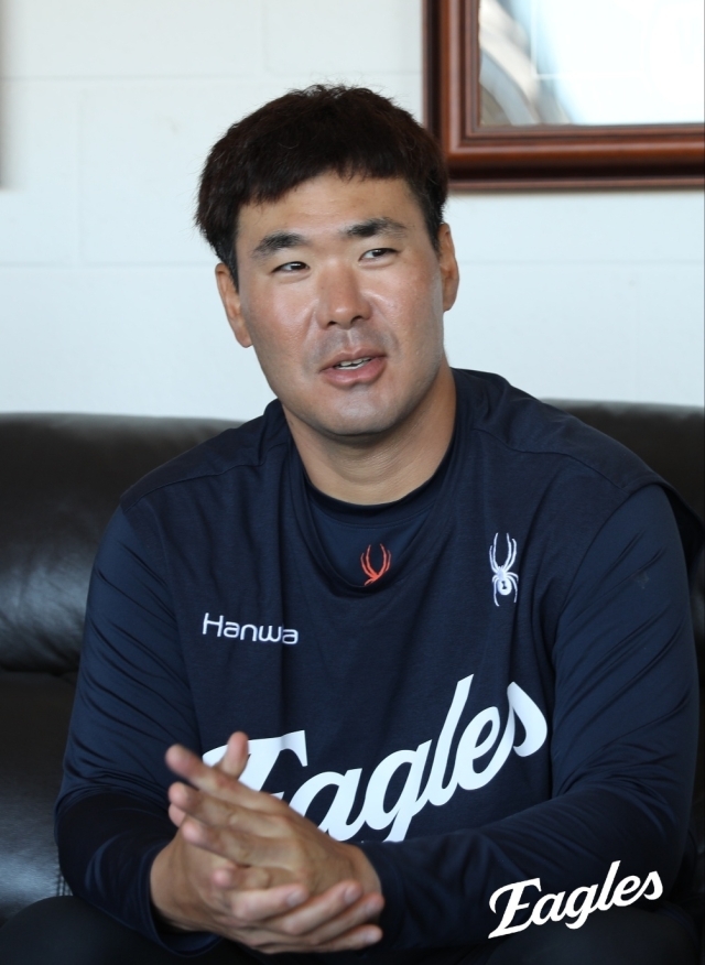 자진 방출→억대 연봉 재진입→등번호 20번 컴백, 우승 기운 전파한다 