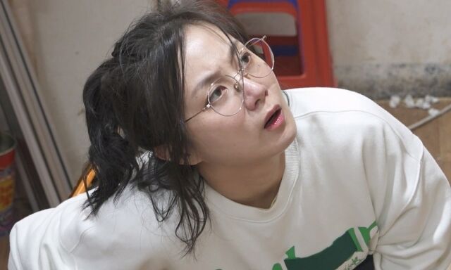 148cm 박나래, 55억 자가 도배 직접 한다…키 만한 도배지에 아등바등 [나혼산]