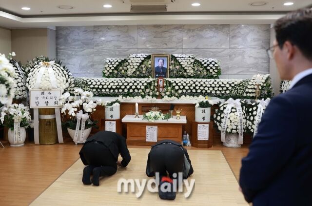 [MD포토] 서울성모병원 장례식장에 마련된 故이상용 빈소