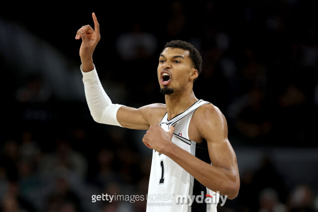 웸반야마 31득점+13리바운드→NBA 파워랭킹 1위의 위엄…'4Q 41득점' 샌안토니오, 뉴욕에 짜릿한 역전승