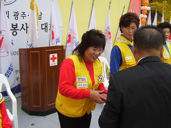 최영희 회장, 4500시간의 자원봉사 강행군