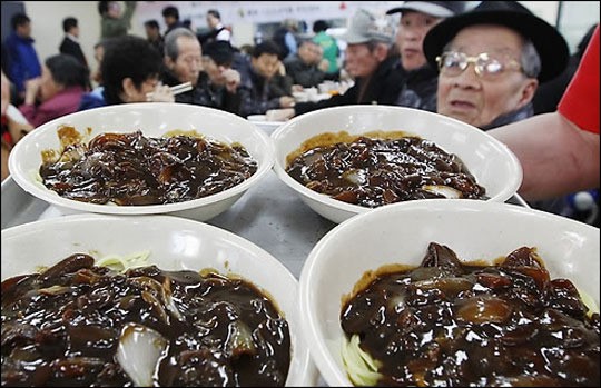 짜장면 칼로리 짬뽕보다 높다는데 얼마?