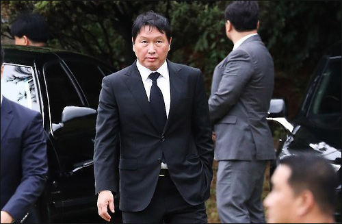 최태원·최재원 형제 등 SK일가 4년만에 한자리에