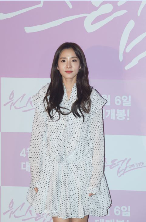 원스텝 감독 산다라박, 최고 신인…연기력 훌륭