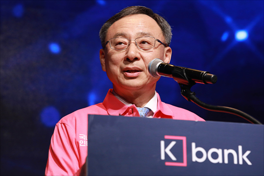 <포토> K뱅크 개소식 축사하는 황창규