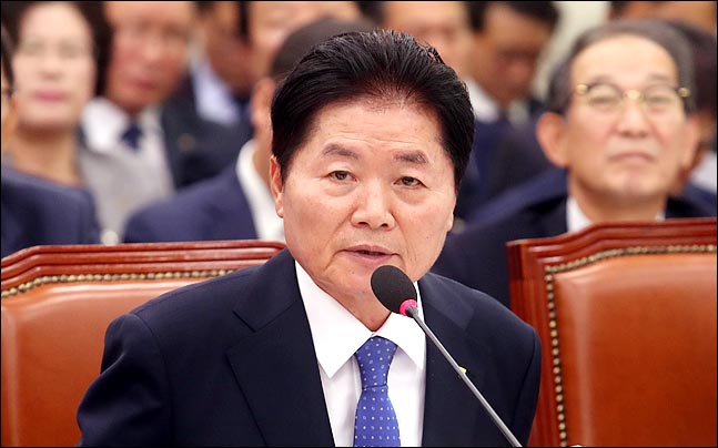 <포토>농업협동조합중앙회 김병원 회장 국정감사 답변