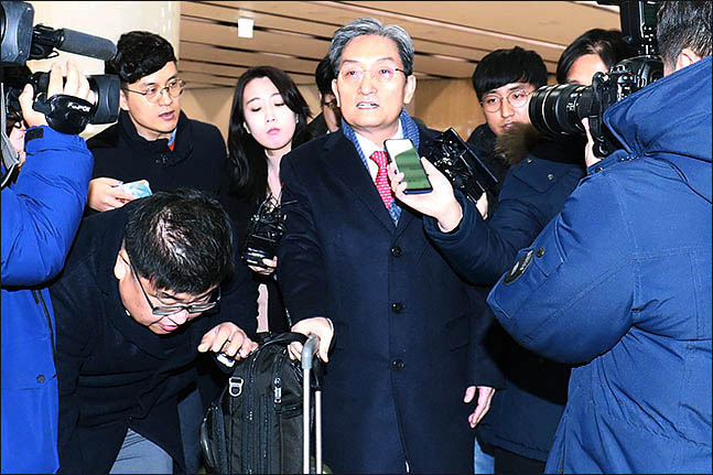 <포토>신임 대통령 비서실장 내정 노영민 주중대사, 귀국