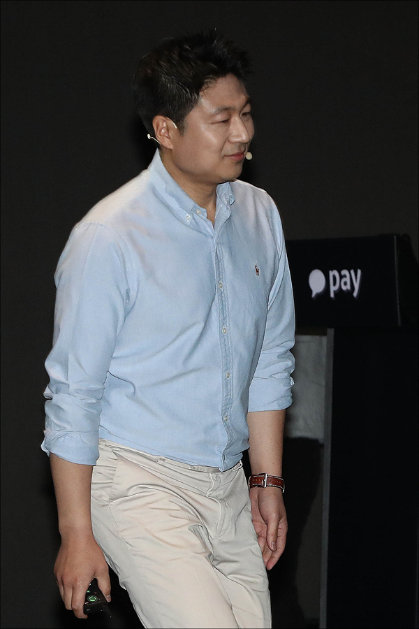 <포토> 카카오페이 데이 2019 입장하는 류영준 대표