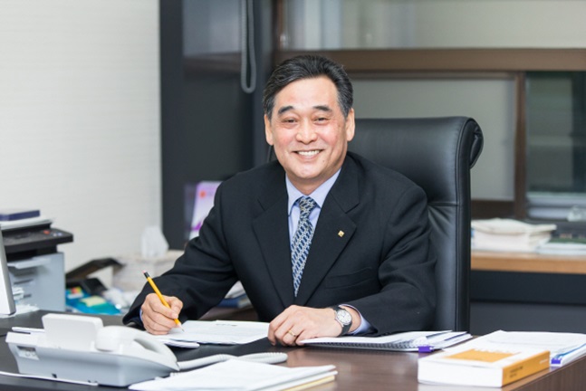 김기홍 JB금융 회장 작지만 수익성 강한 그룹 목표