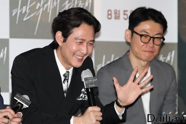 <포토> 이정재 헤이 브라더~