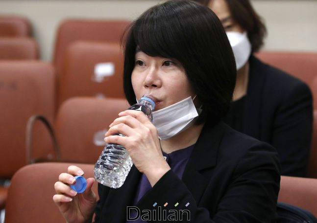 <포토> 이윤숙 네이버쇼핑 사장 국정감사 증인 출석