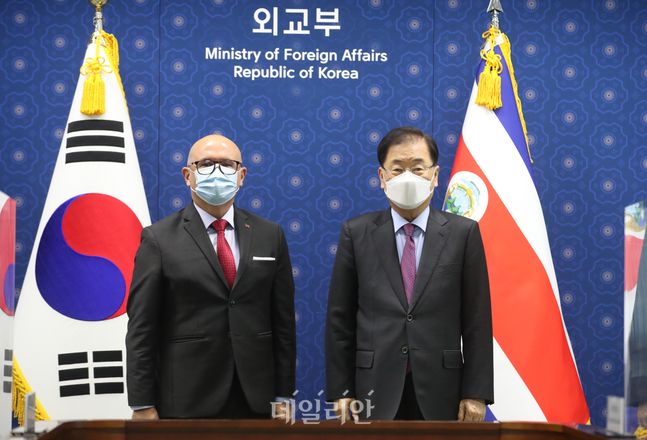 <룷넗> 븳-肄붿뒪由ъ뭅 쇅援먯옣愿 硫대떞