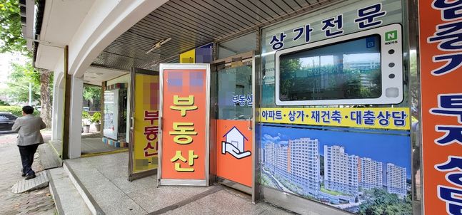 [현장] 더 낮춰라 vs. 수용못해…수요자·중개사 모두 만족 못한 복비 개편