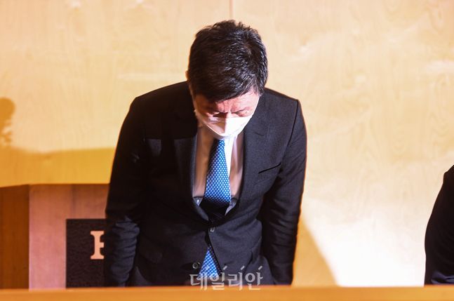 [데일리안 주간 포토] '광주 아파트 붕괴' HDC현산 정몽규 회장 사퇴, 영업정지·주가 반토막·아이파크 퇴출 운동...사면초가