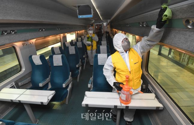 설 앞두고 열차 방역 만전