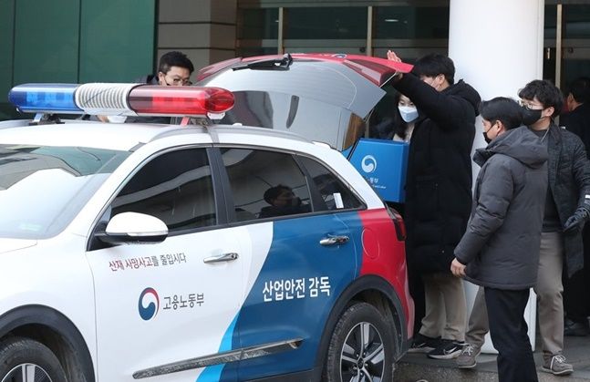 고용부, 16명 급성중독 발생한 두성산업 압수수색…제조·유통업체도 조사 착수