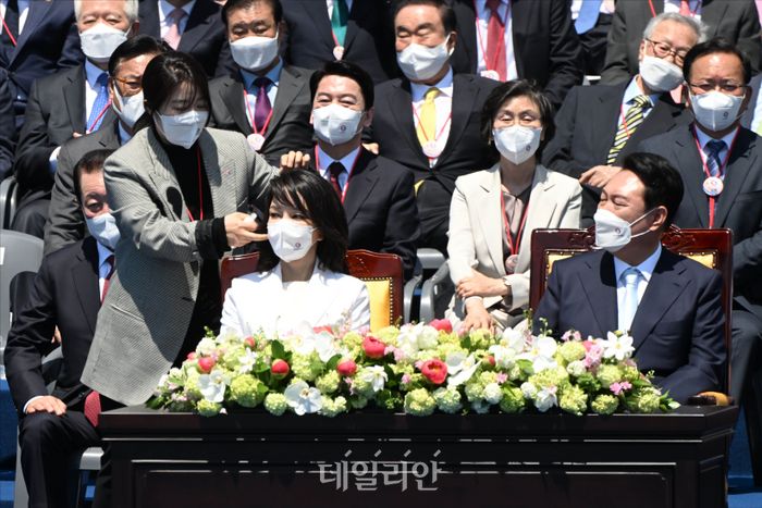 [화보] 김건희 여사, 순백색 화보 같은 퍼스트레이디 데뷔