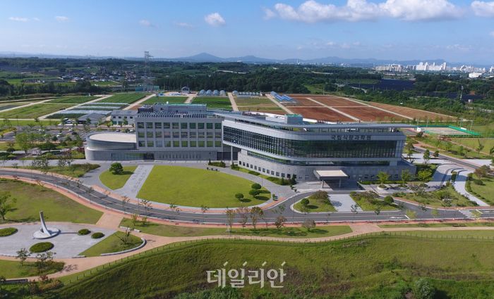 [D:로그인] 국립식량과학원, 식량안보 위협에도 우리 ‘먹거리’ 지킨다