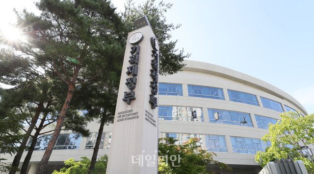 공기업 36곳, 정원 1.6% 감축 보고…SR·석유공사는 거부