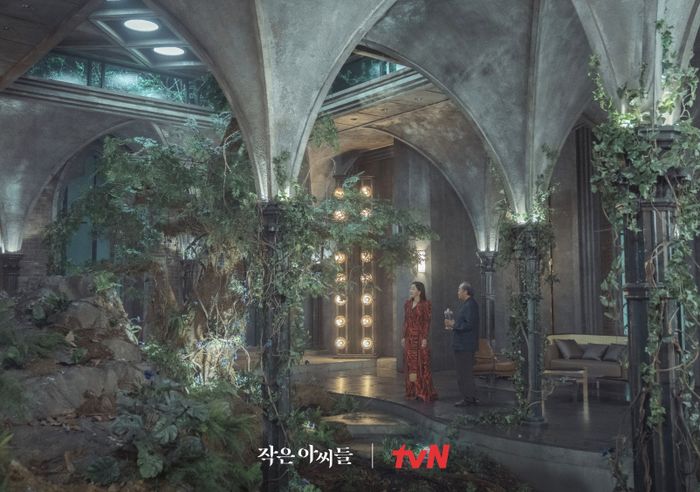 [홍종선의 결정적 장면㊻] 유령 난초, 어댑테이션 vs 작은 아씨들