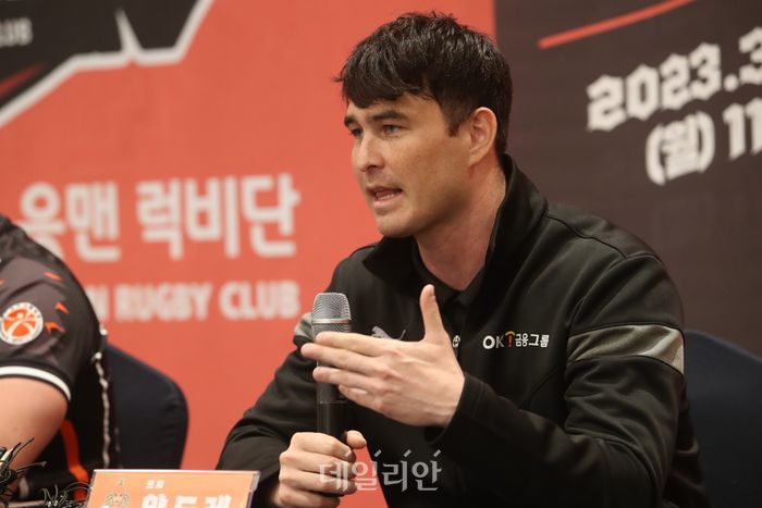 안드레 진 코치, 읏맨 럭비단 통역과 코치 활약
