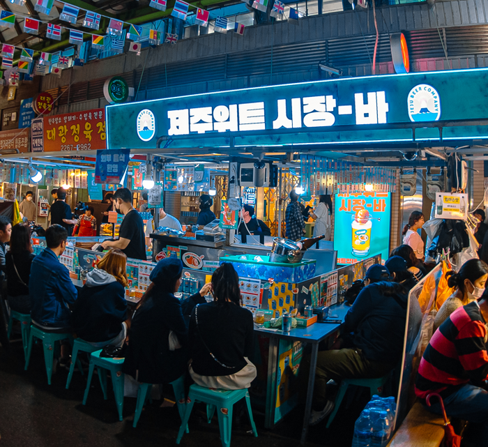 제주맥주 ‘제주위트 시장-바’ 광장시장 팝업 5만명 방문 성료