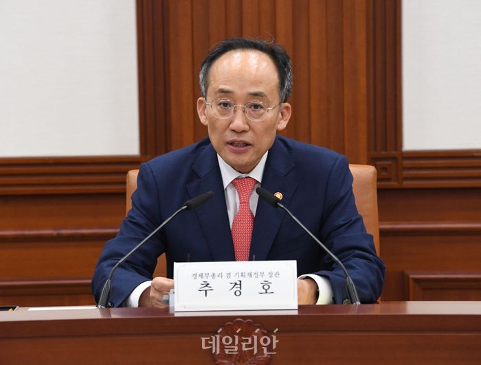 추경호 “잉여배출권 이월제한 한도 3배 확대…배출권 위탁거래 도입”